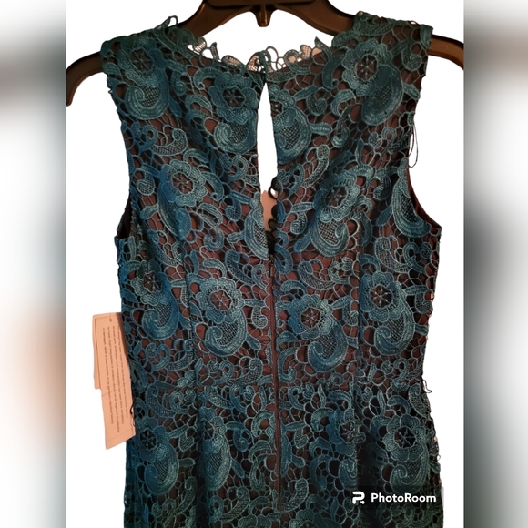 Size 2 Aidan Mattox A Line Green V Cut Coctail Dress - Picture 7 of 7